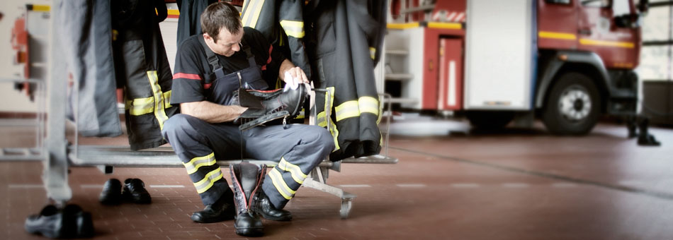 VÃLKL feuerwehrstiefel im einsatz beim putzen